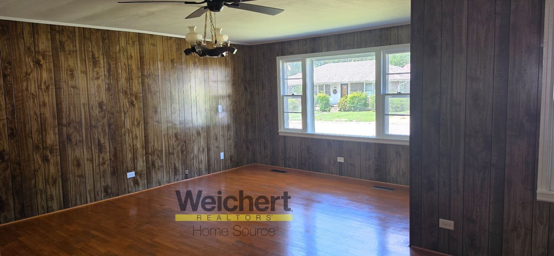 Paragould House: 603 S 11th St