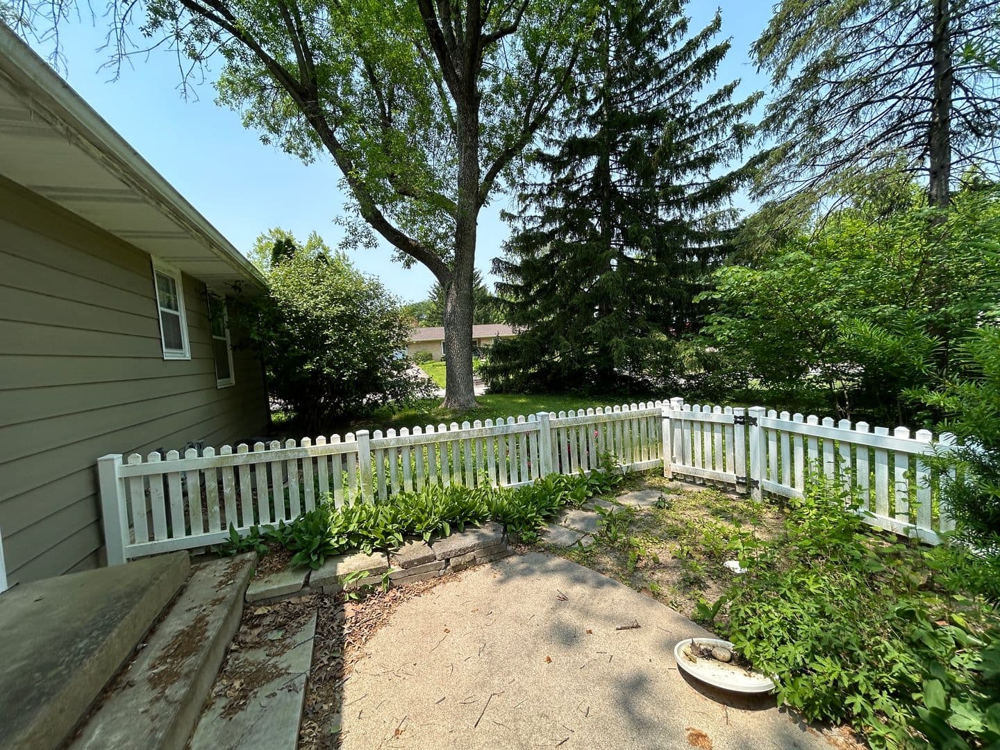 West Lafayette House: 208 Lindberg Rd