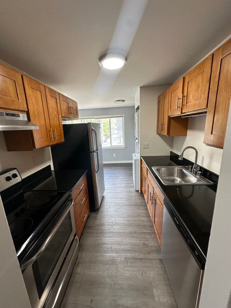 Seattle Apartment: 5205 39th AVE S