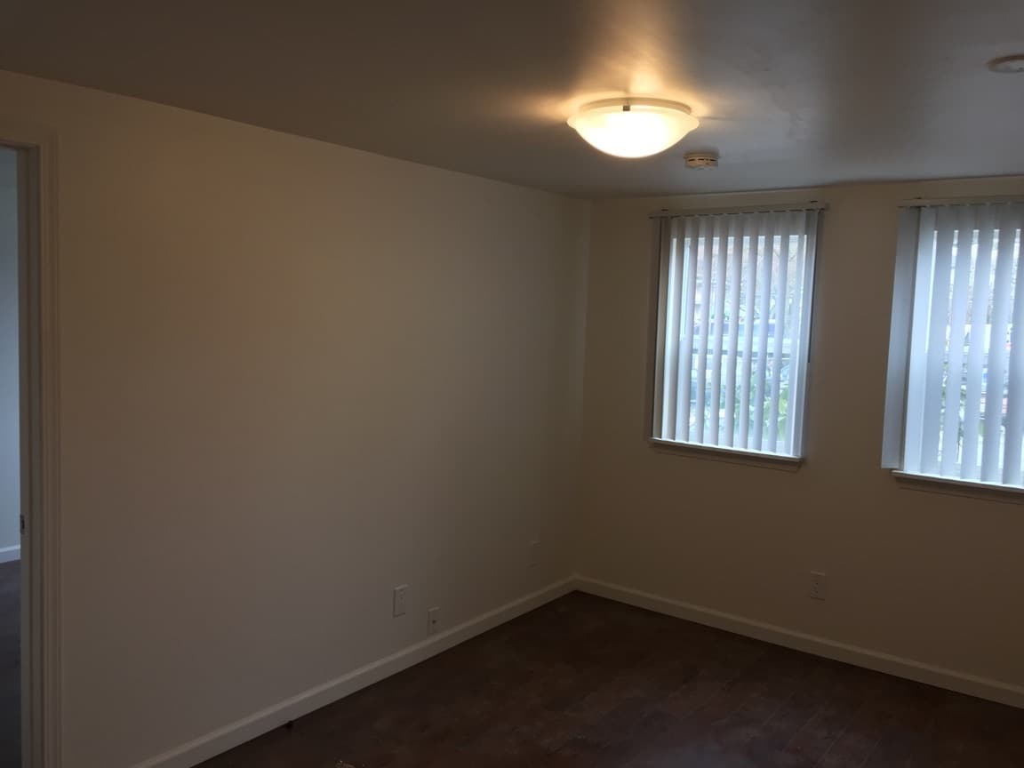 Seattle Apartment: 5205 39th AVE S