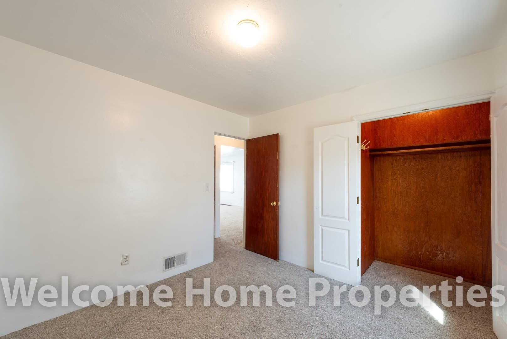 College Place House: 109 SW 5th St