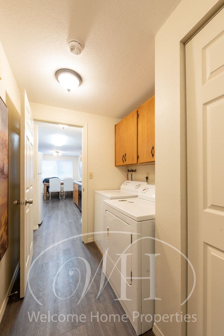 College Place Apartment: 211-347 SE 3rd St