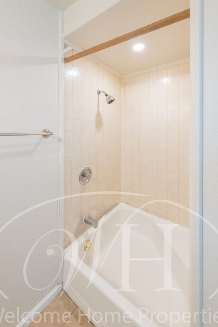 Walla Walla Apartment: 1918 Wallace St