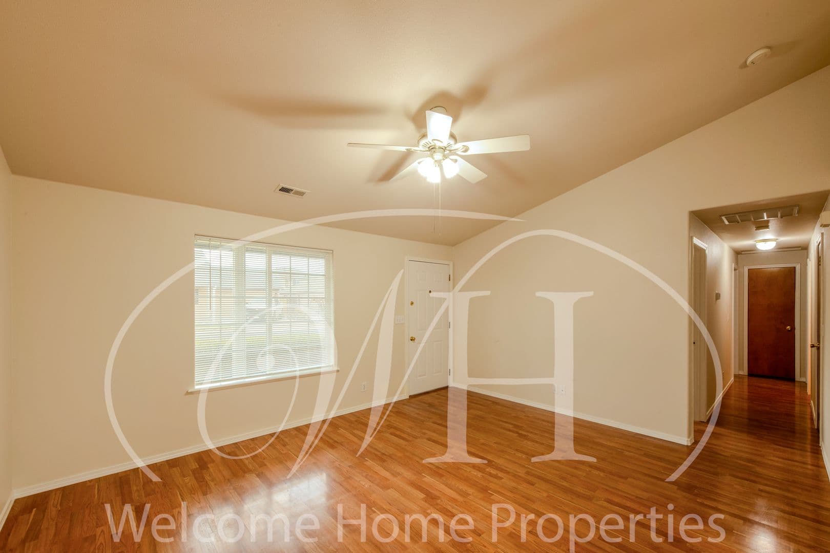 College Place House: 337 NE Kingwood Place