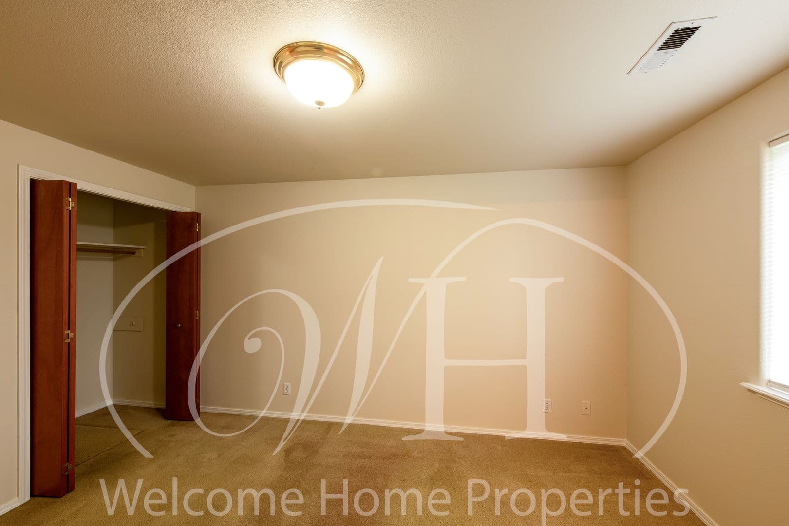 College Place House: 337 NE Kingwood Place