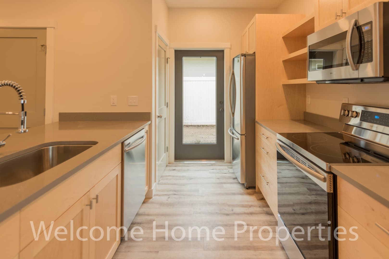 College Place Apartment: 2 NE Hadley Way