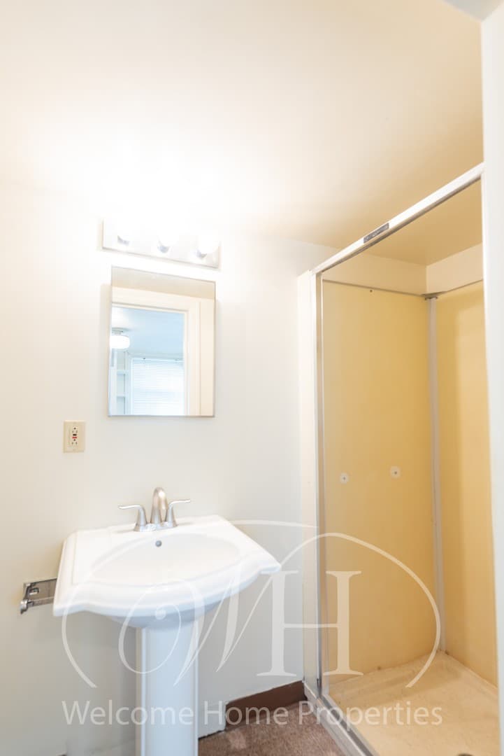 College Place Apartment: 210 SE Birch Ave