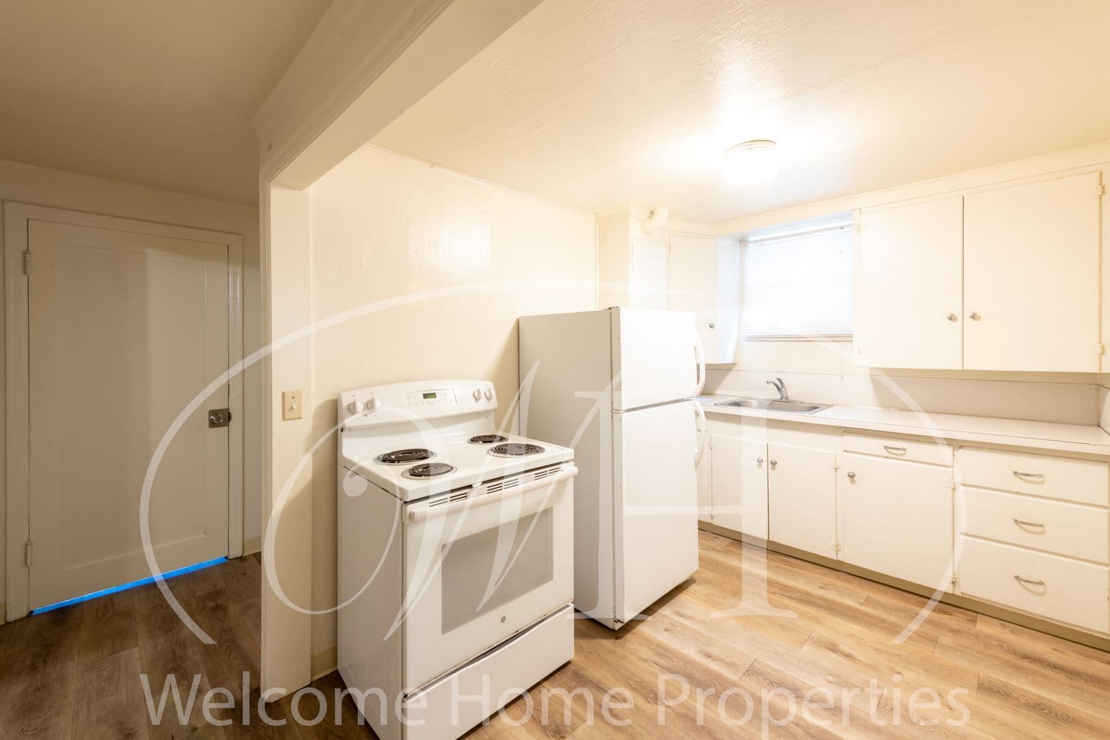 College Place Apartment: 228 SE 6th St