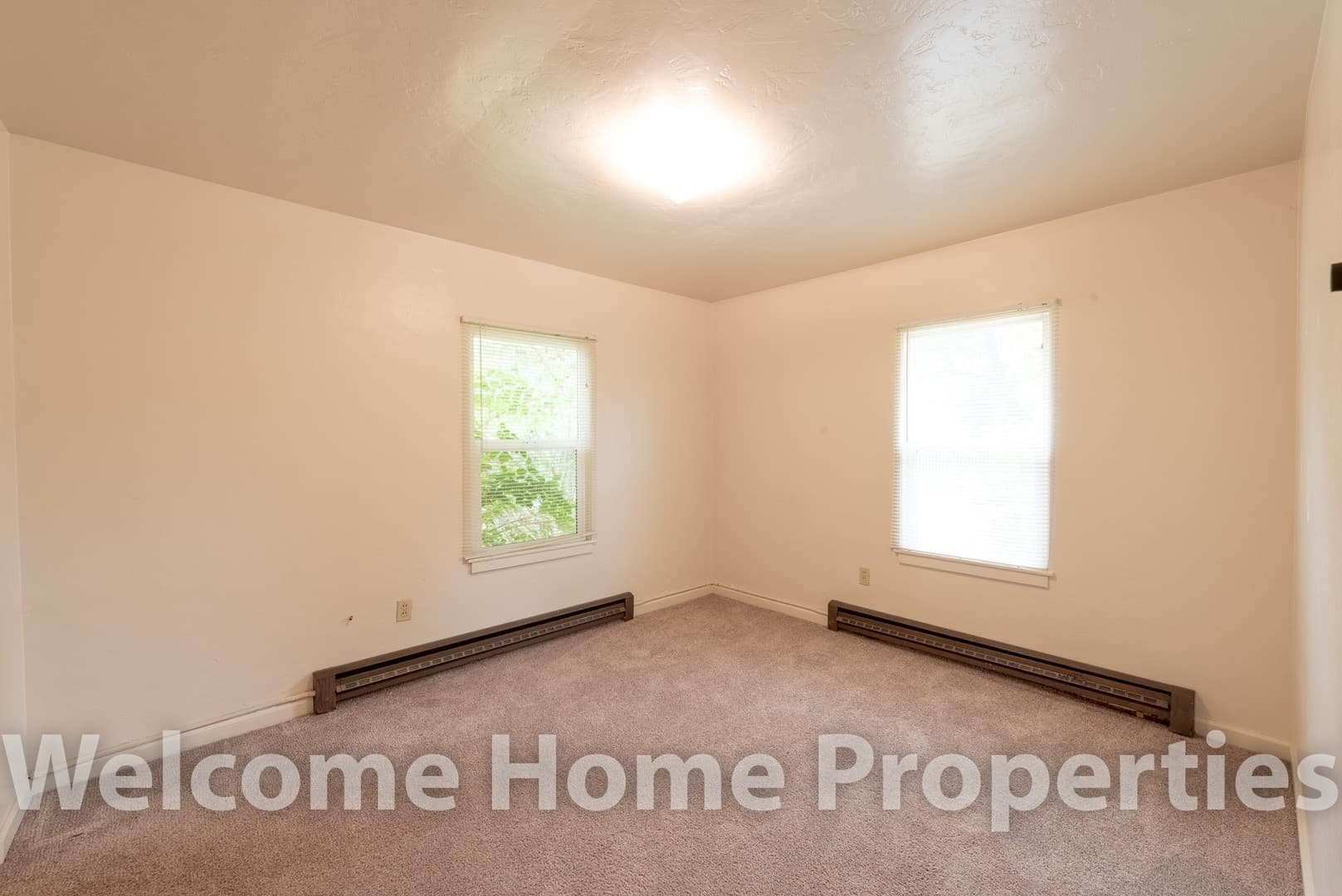 College Place Apartment: 36 NE Ash Ave