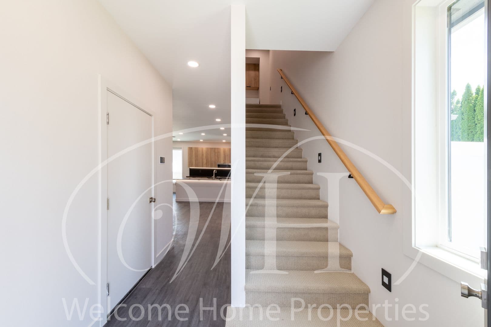 College Place Apartment: 284 NE Maple Ave