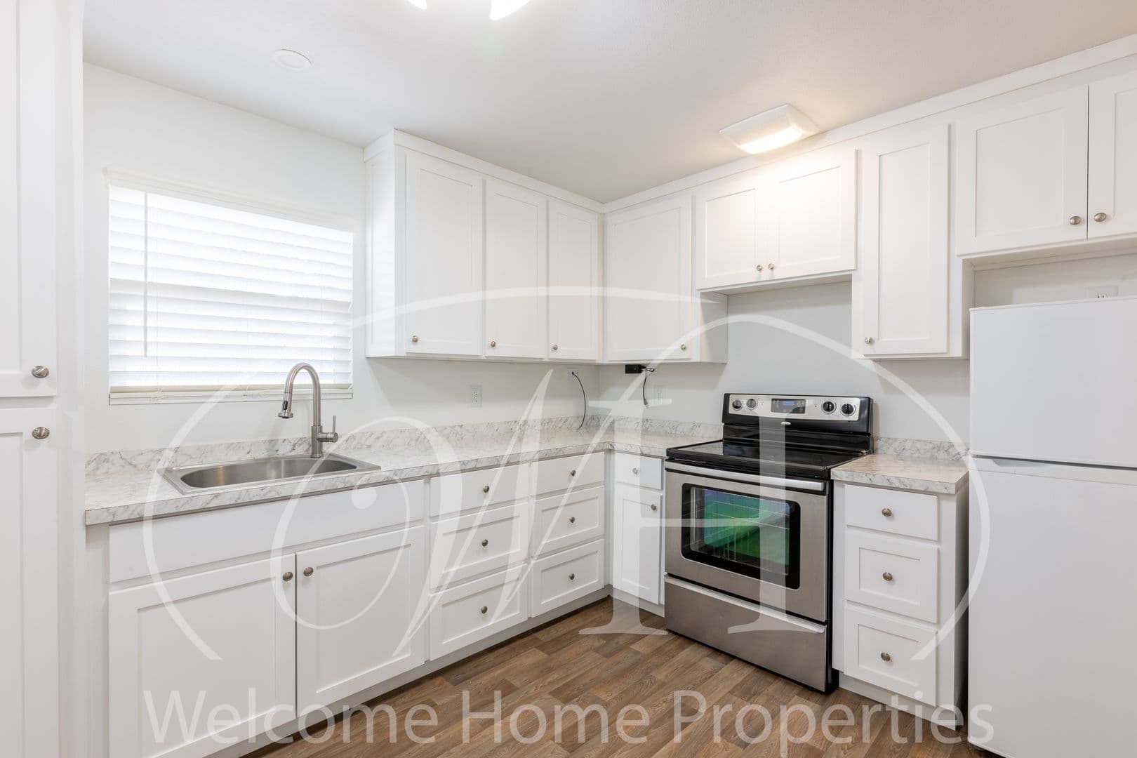 College Place Apartment: 116 SW 6th St