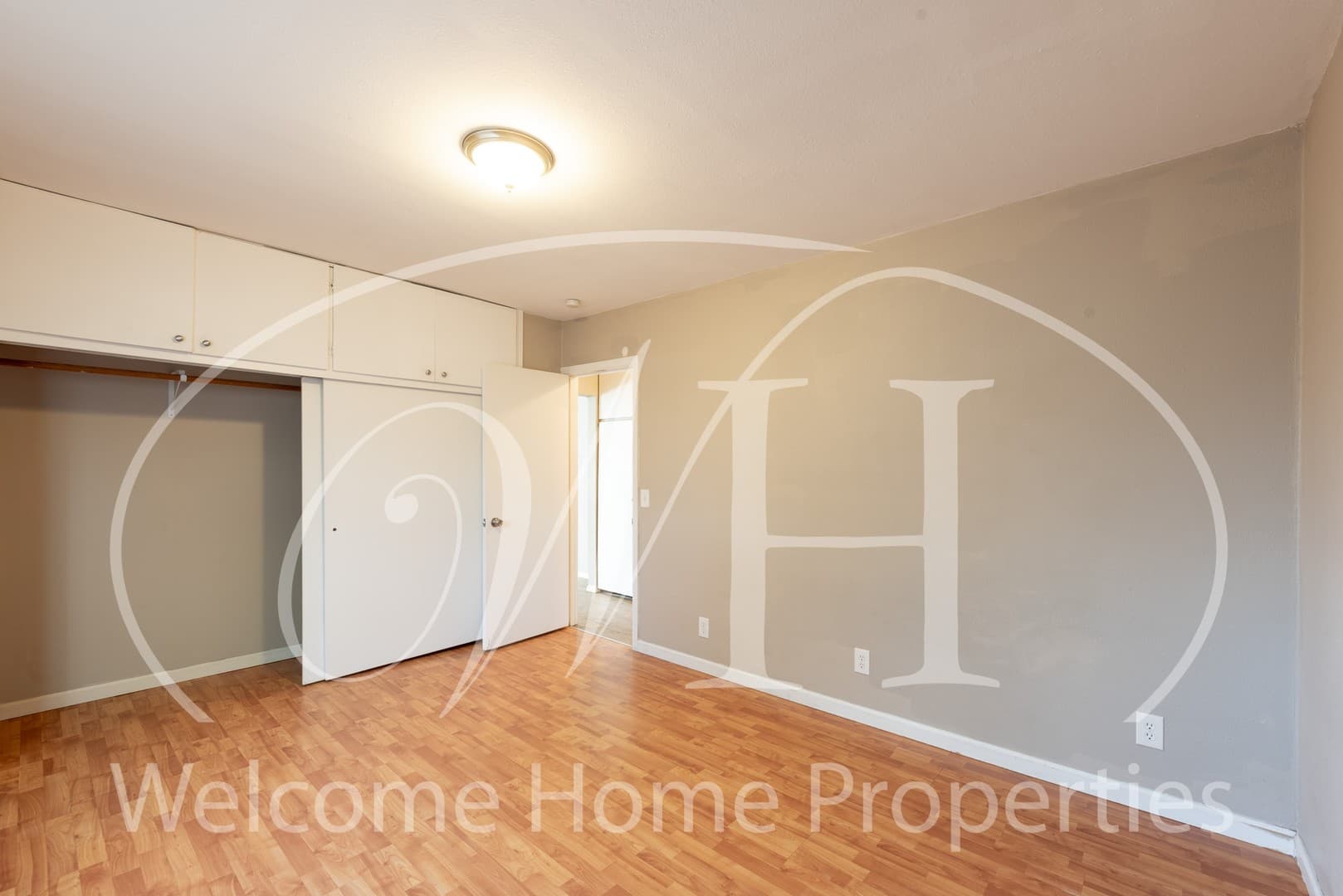 College Place Apartment: 108 SE 6th St