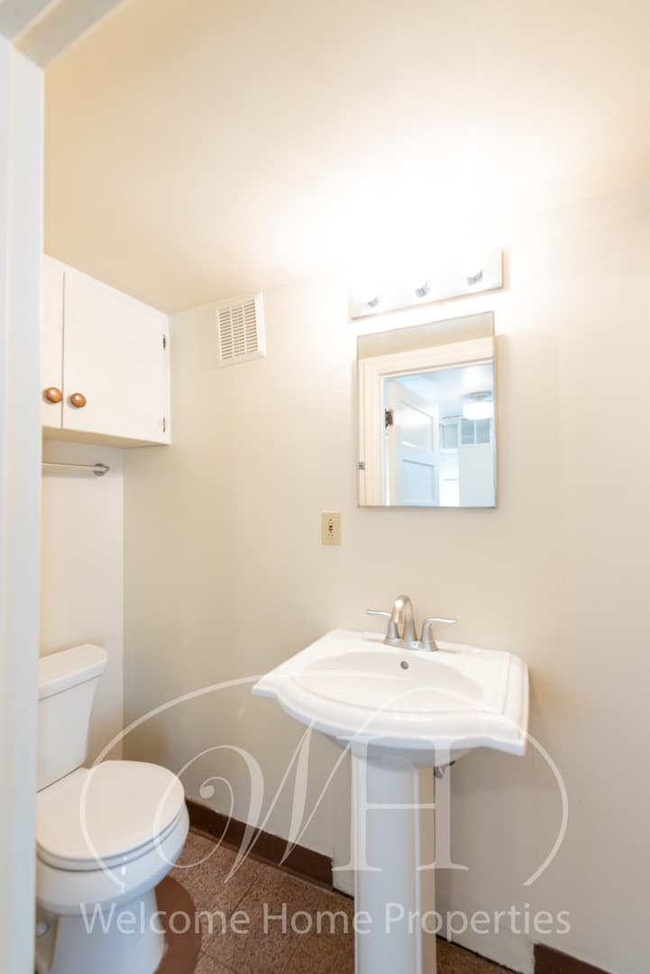 College Place Apartment: 210 SE Birch Ave