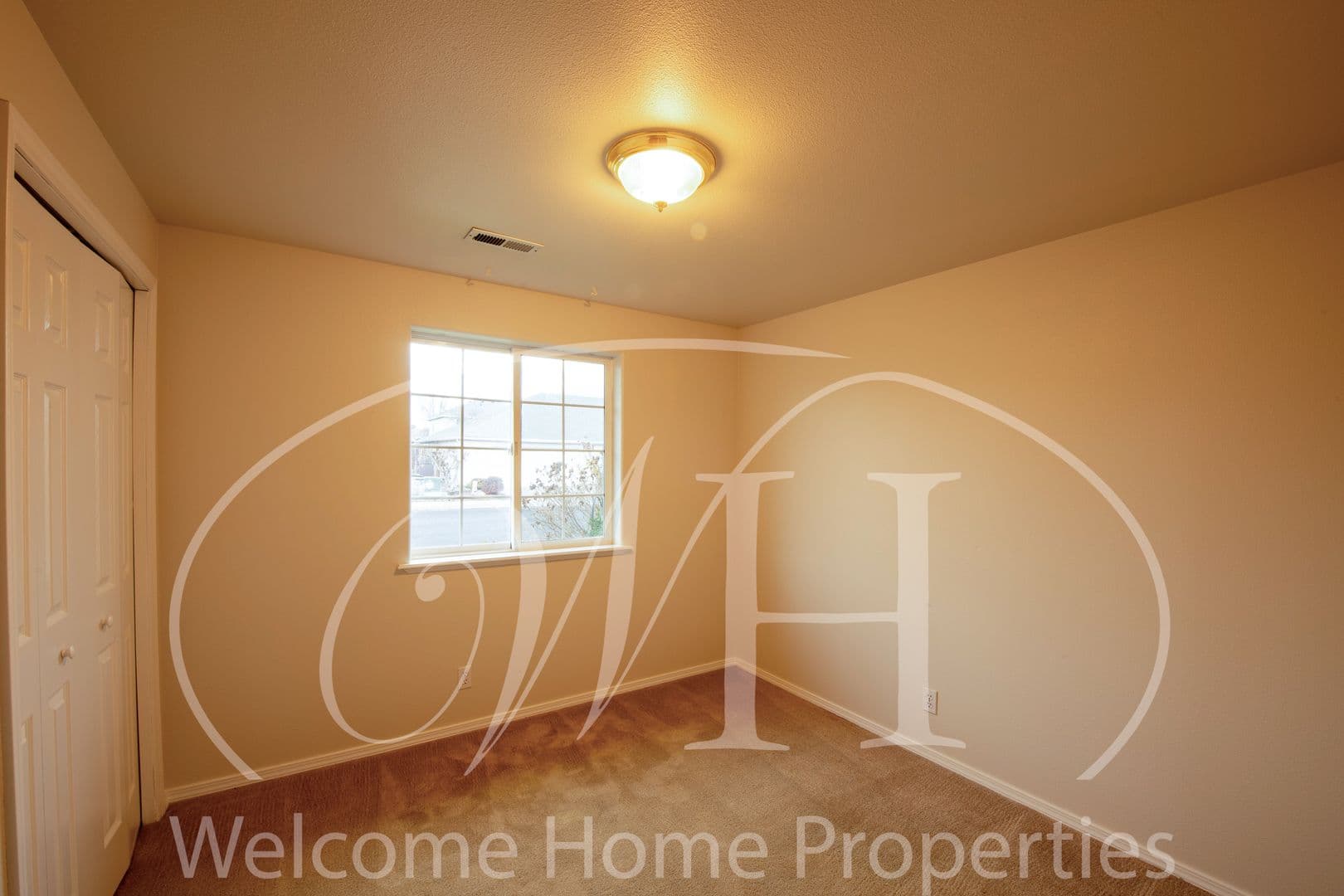 College Place House: 337 NE Kingwood Place