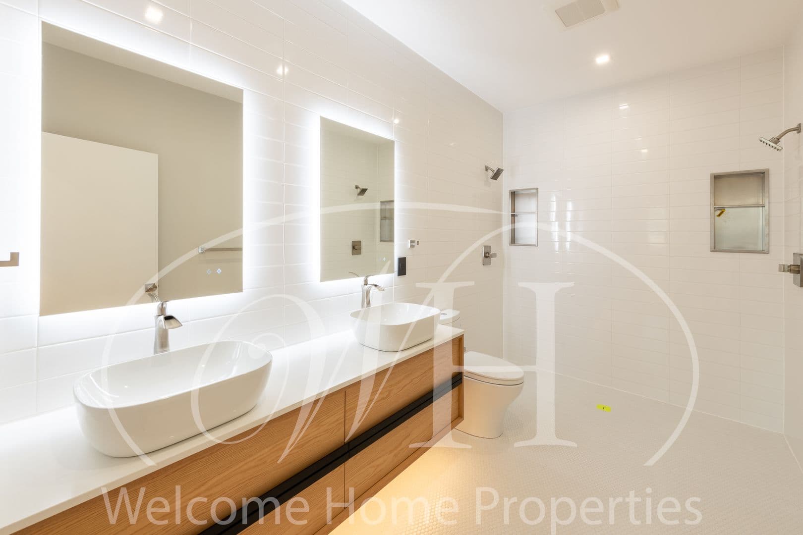 College Place Apartment: 284 NE Maple Ave