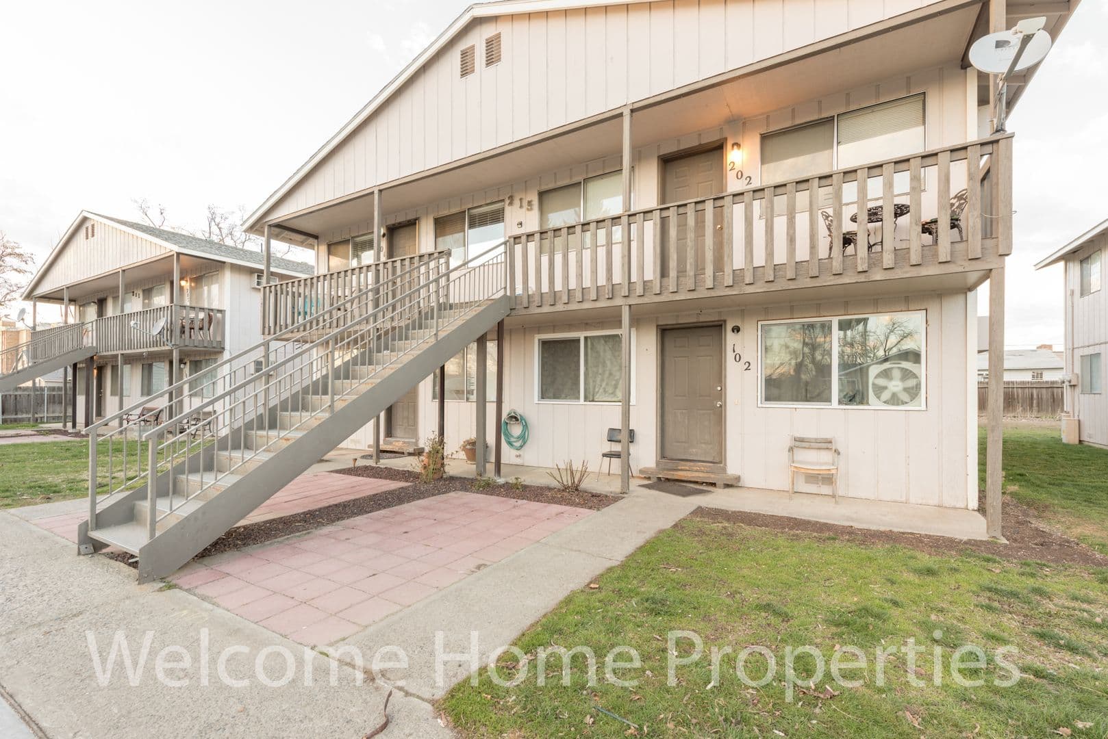 College Place Apartment: 211-347 SE 3rd St