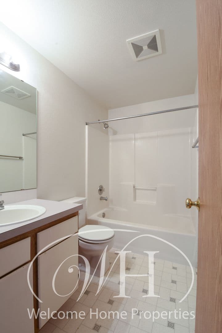 College Place Apartment: 420 SE 6th Street