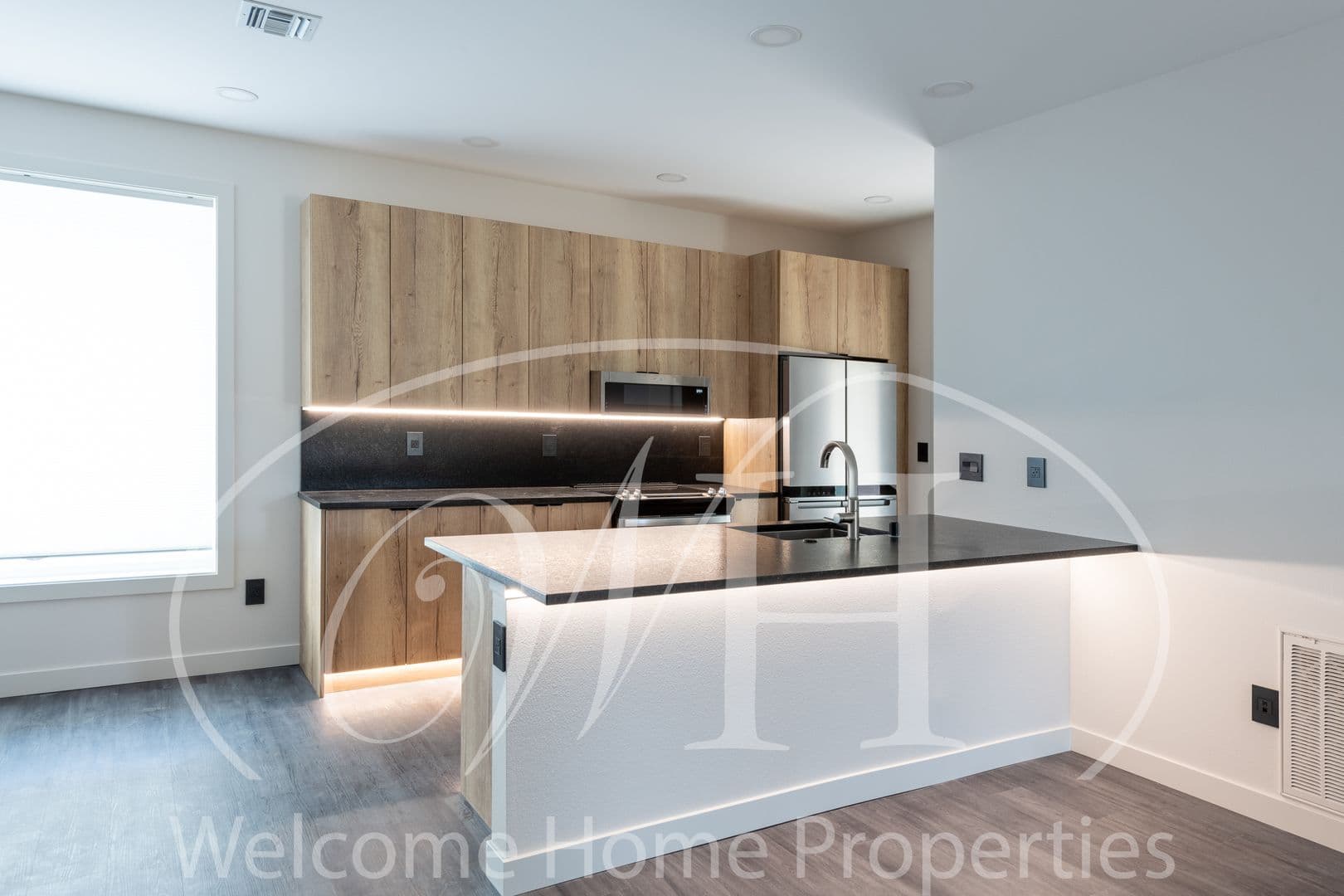 College Place Apartment: 284 NE Maple Ave