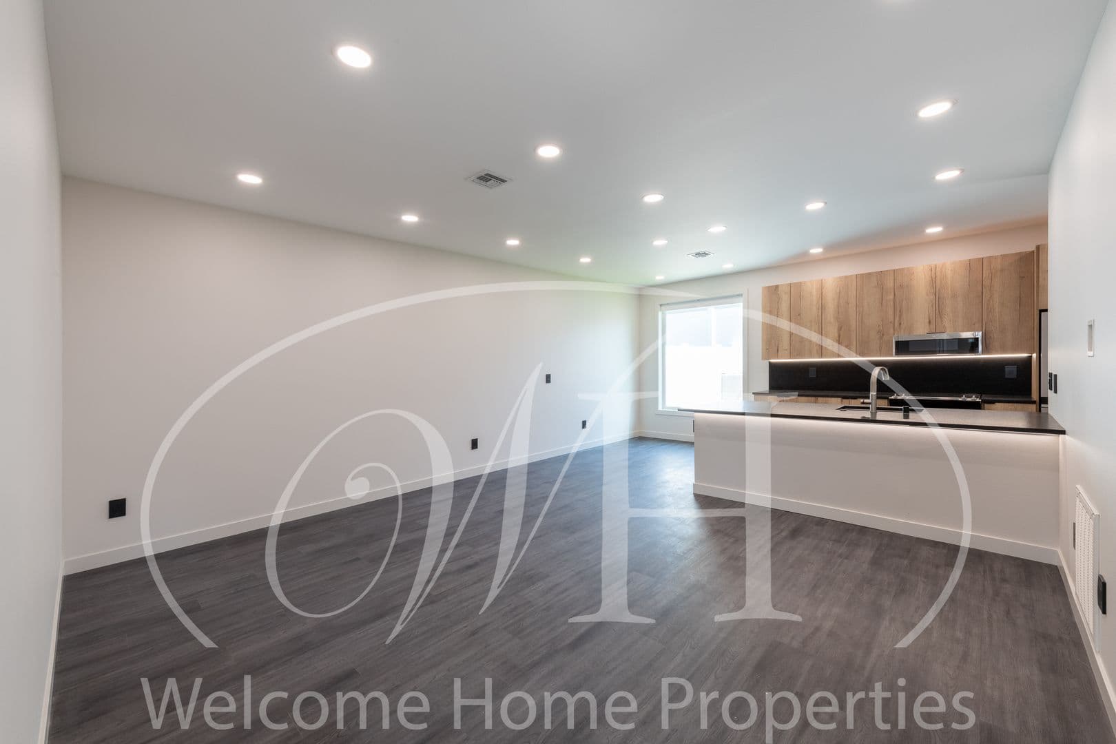 College Place Apartment: 284 NE Maple Ave
