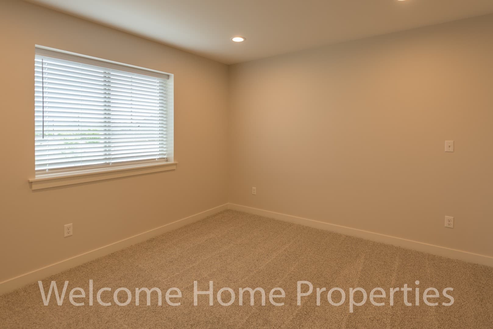 College Place Apartment: 2 NE Hadley Way