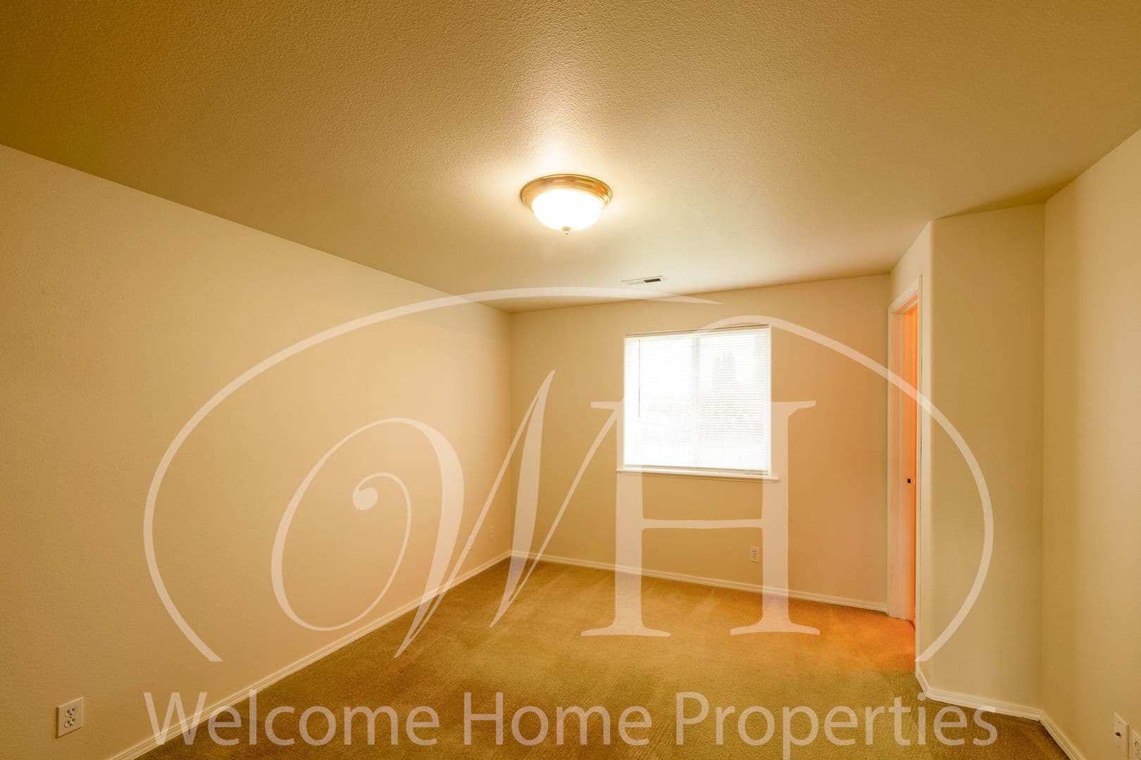 College Place House: 337 NE Kingwood Place