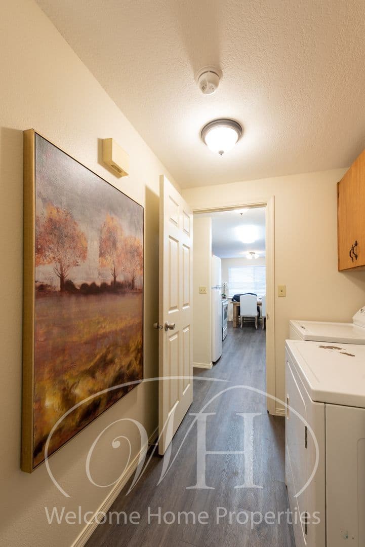 College Place Apartment: 211-347 SE 3rd St