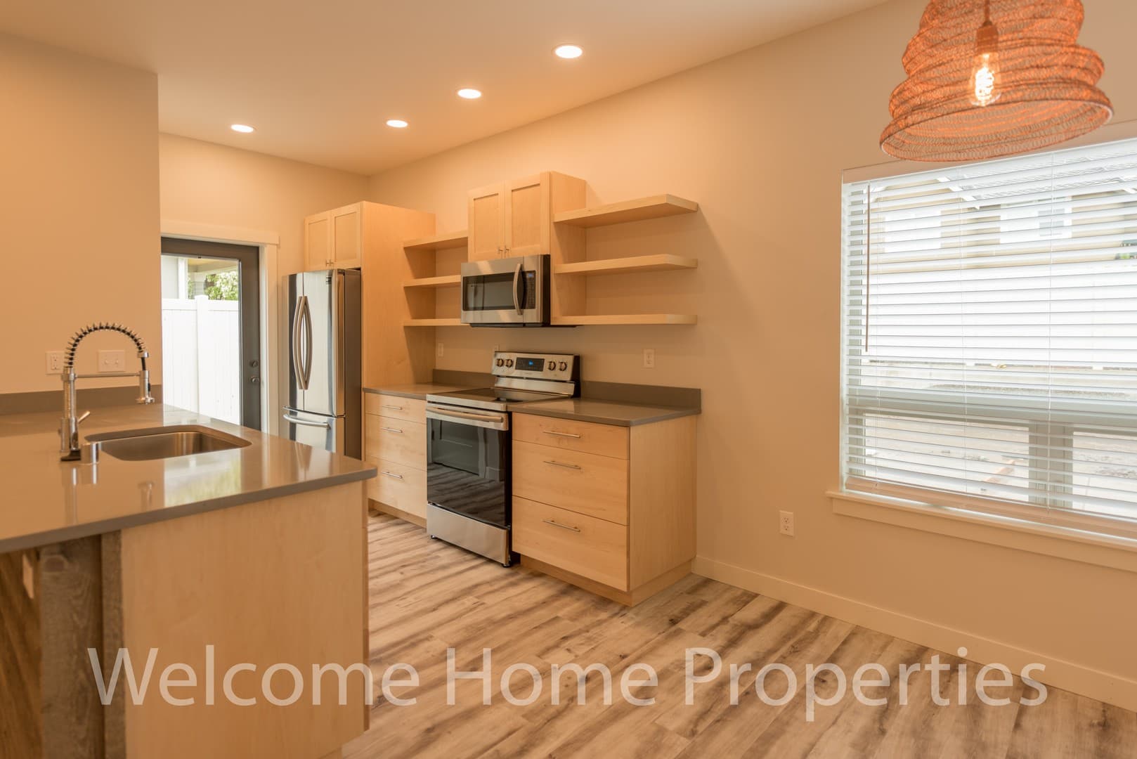 College Place Apartment: 2 NE Hadley Way