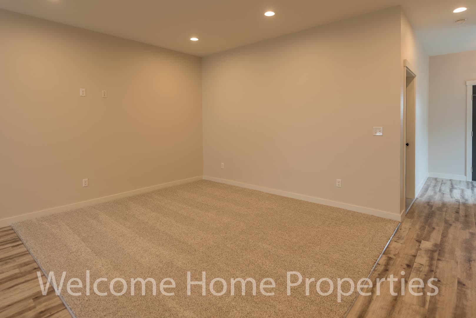 College Place Apartment: 2 NE Hadley Way