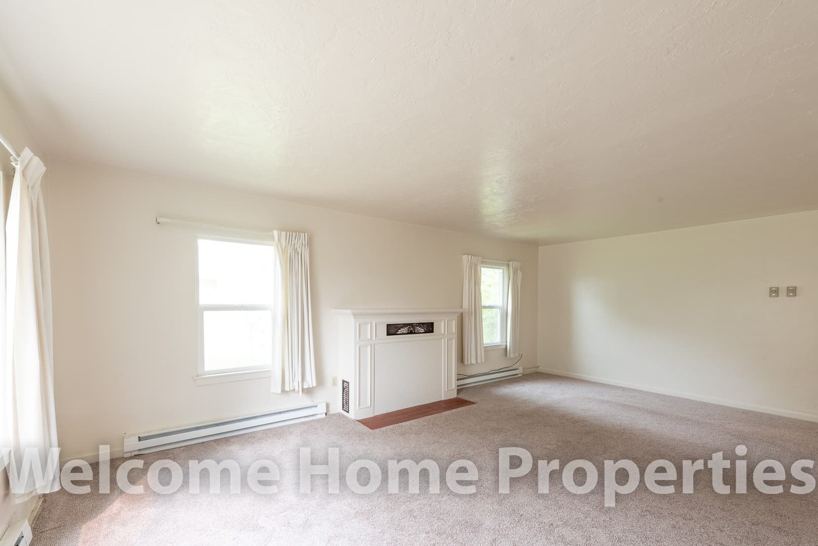College Place Apartment: 36 NE Ash Ave