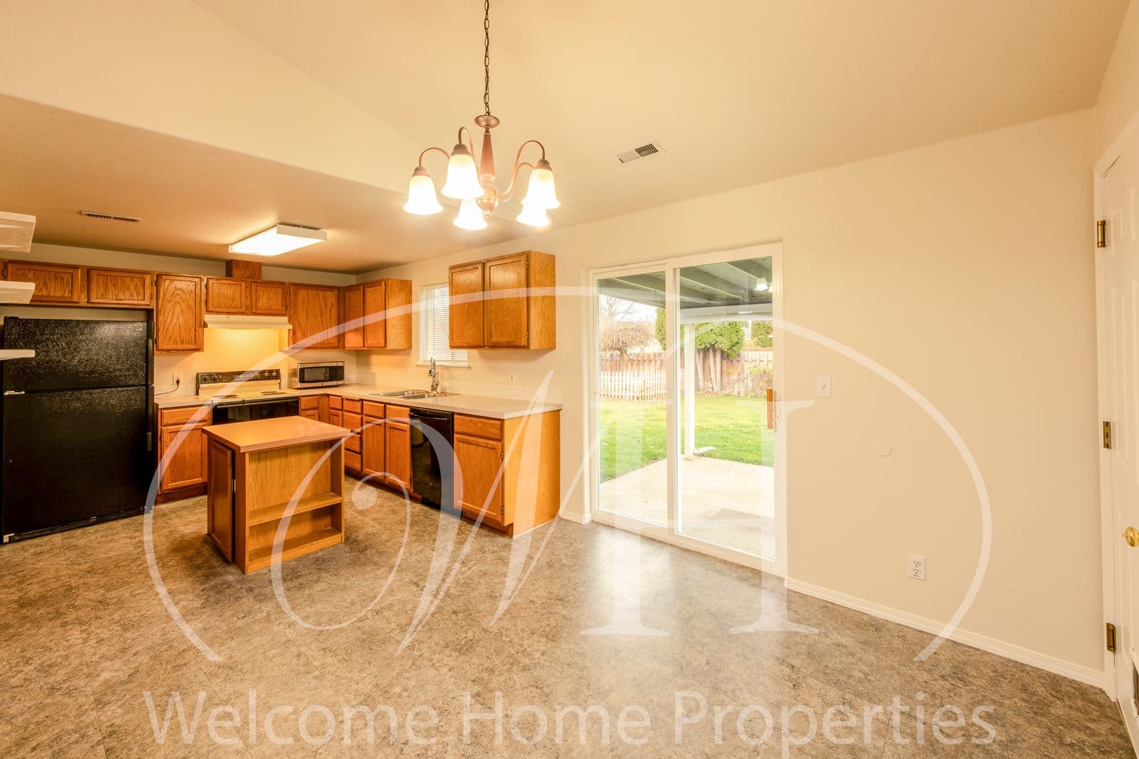 College Place House: 337 NE Kingwood Place