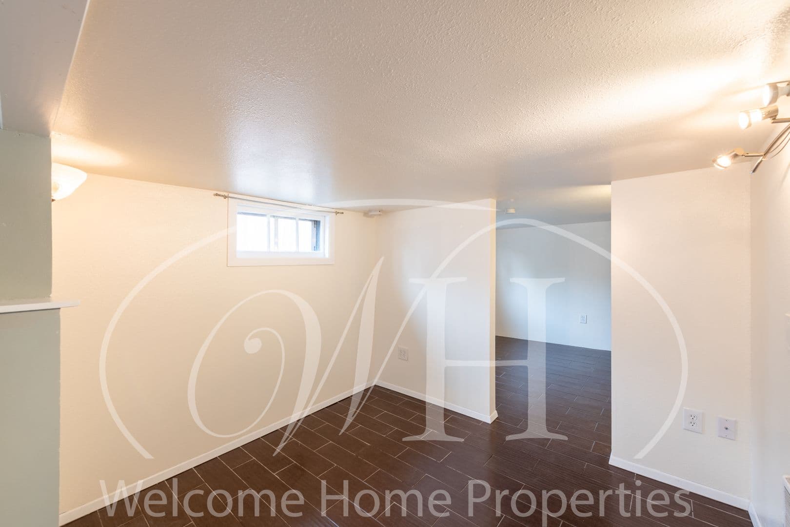 College Place Apartment: 316 SE 4th St
