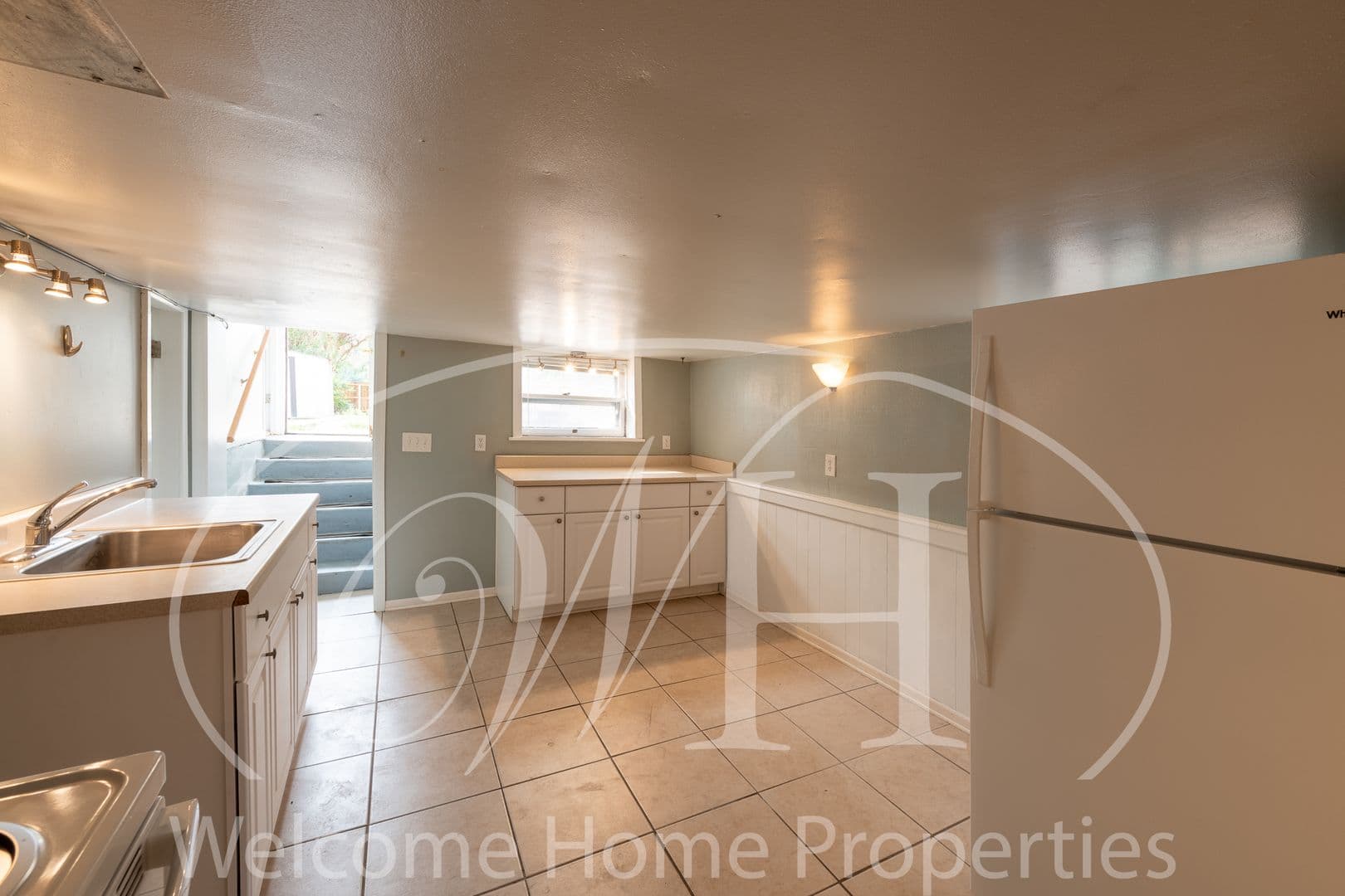 College Place Apartment: 316 SE 4th St