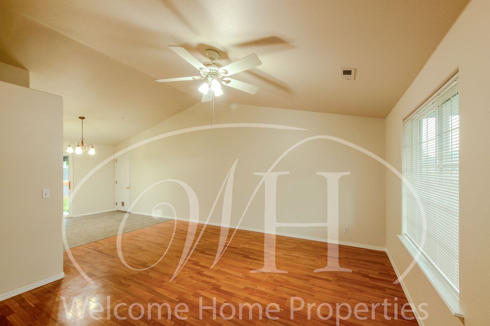 College Place House: 337 NE Kingwood Place