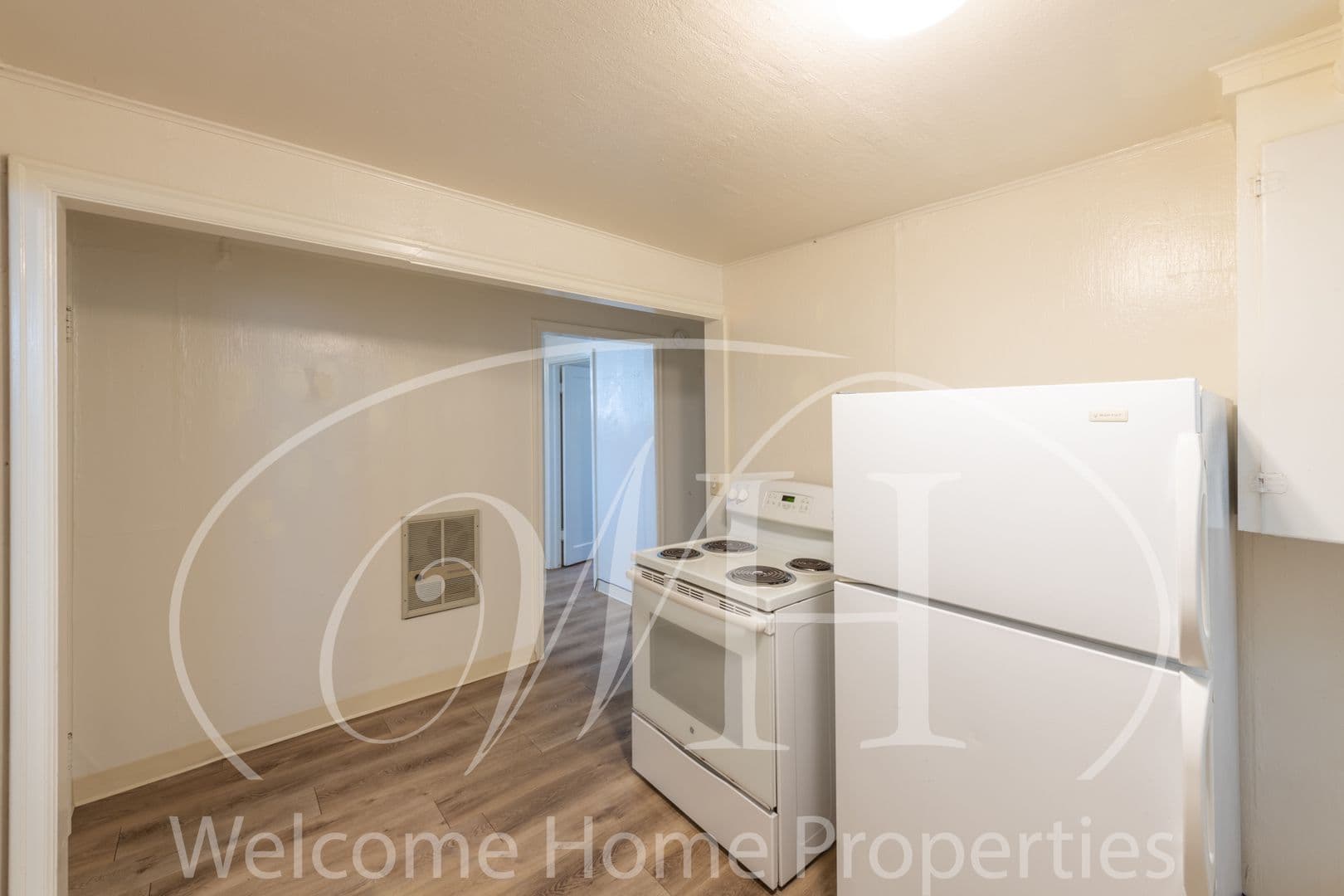 College Place Apartment: 228 SE 6th St