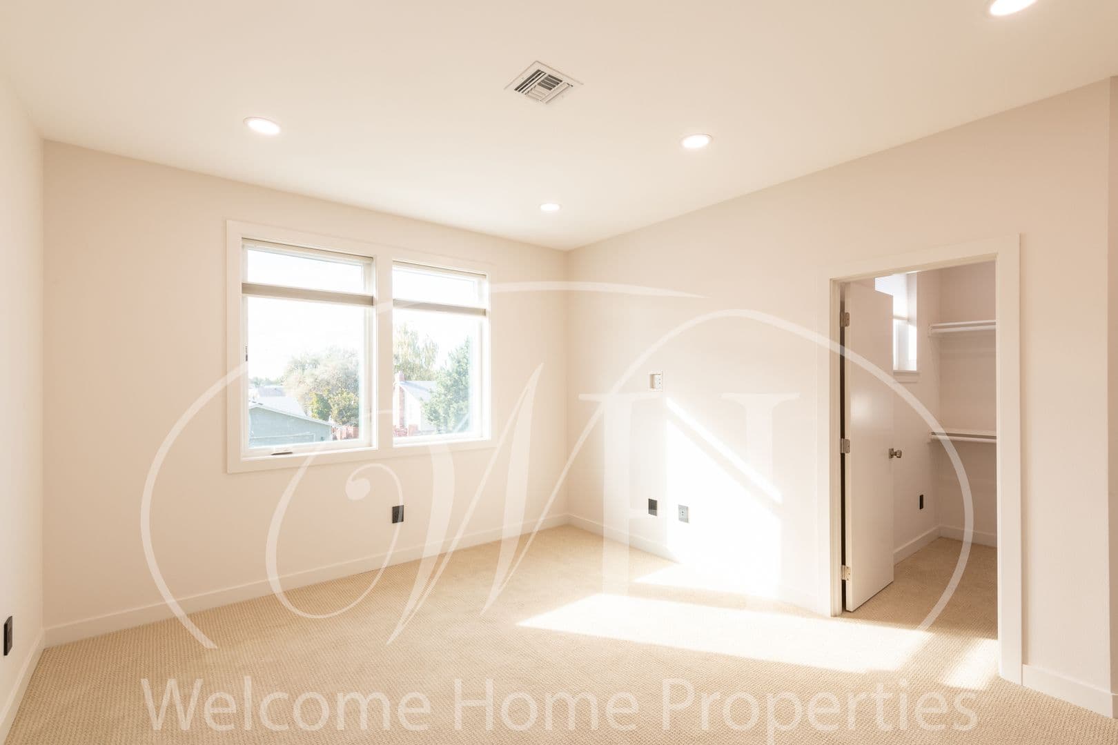 College Place Apartment: 284 NE Maple Ave
