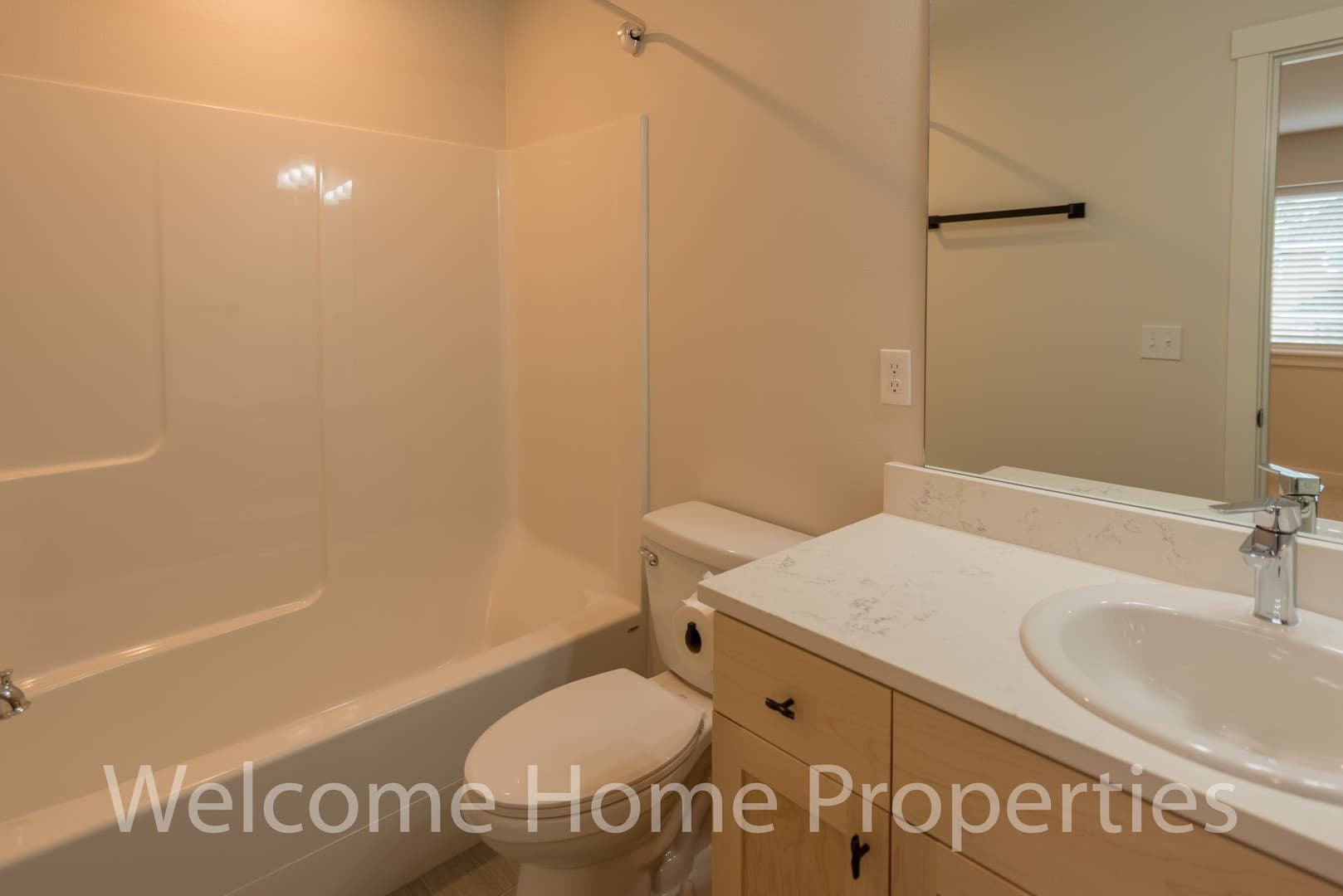 College Place Apartment: 2 NE Hadley Way