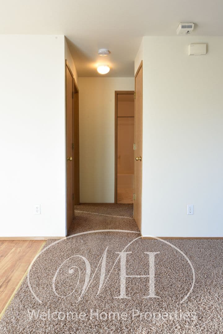 College Place Apartment: 420 SE 6th Street