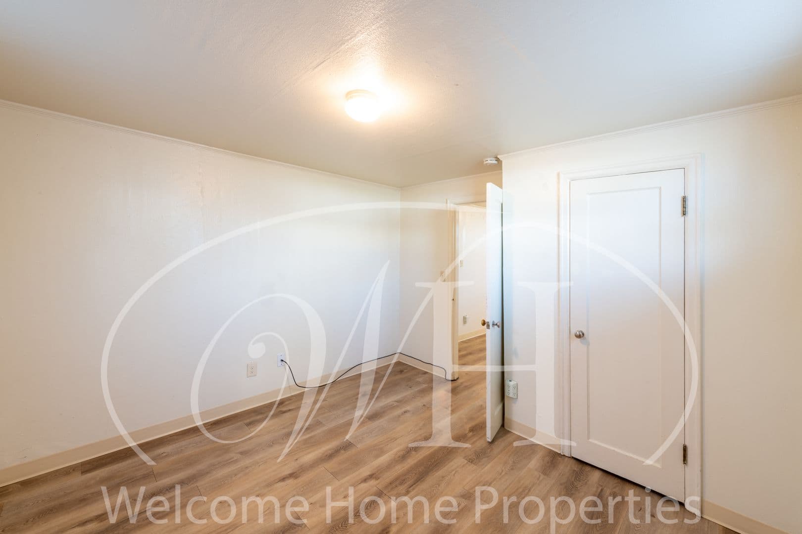 College Place Apartment: 228 SE 6th St