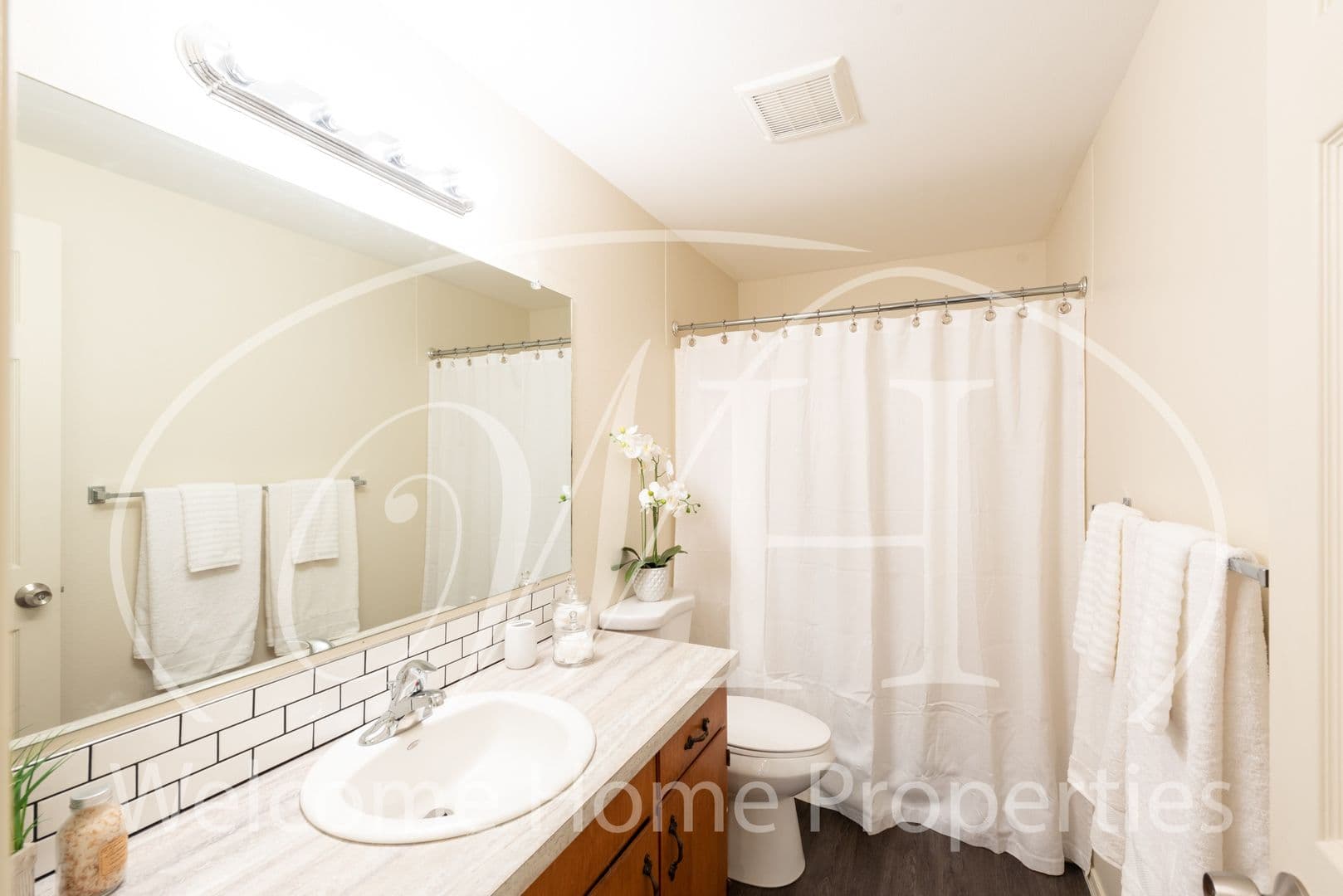 College Place Apartment: 211-347 SE 3rd St
