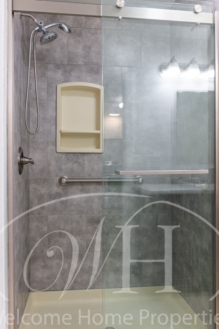 College Place Apartment: 116 SW 6th St
