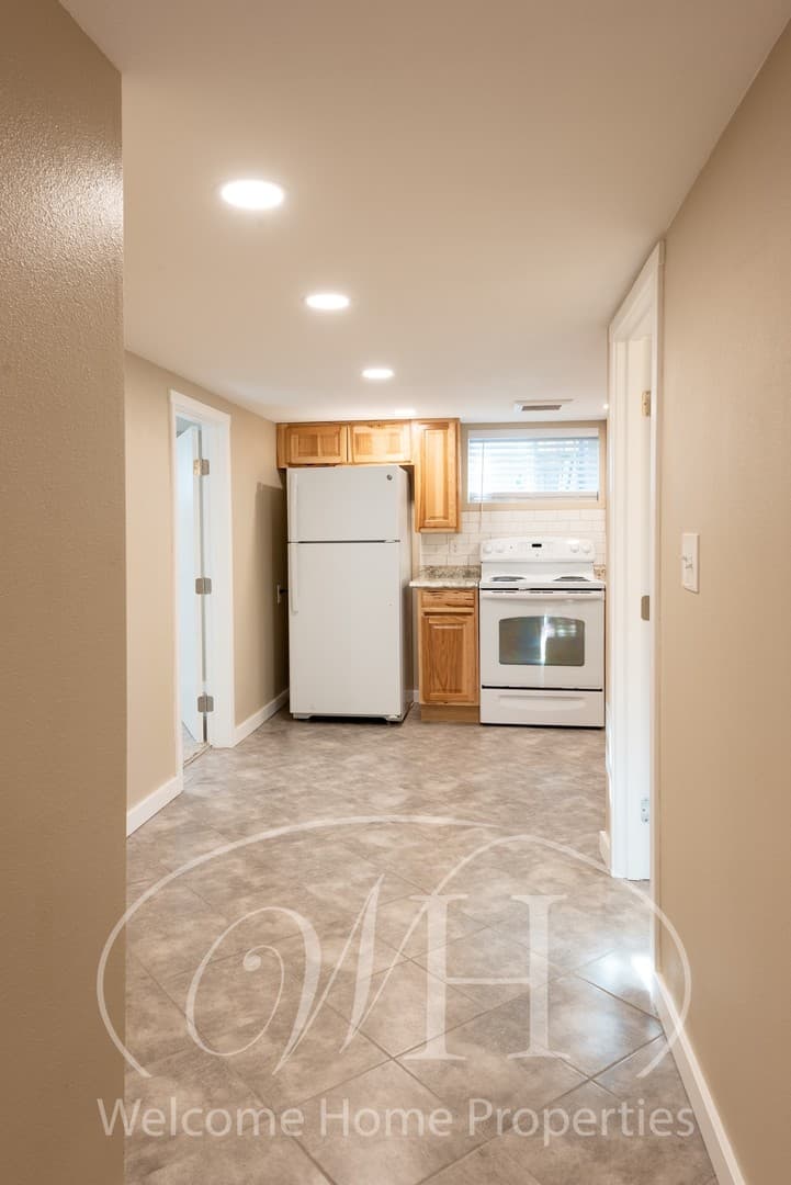 College Place Apartment: 318 SE 6th St