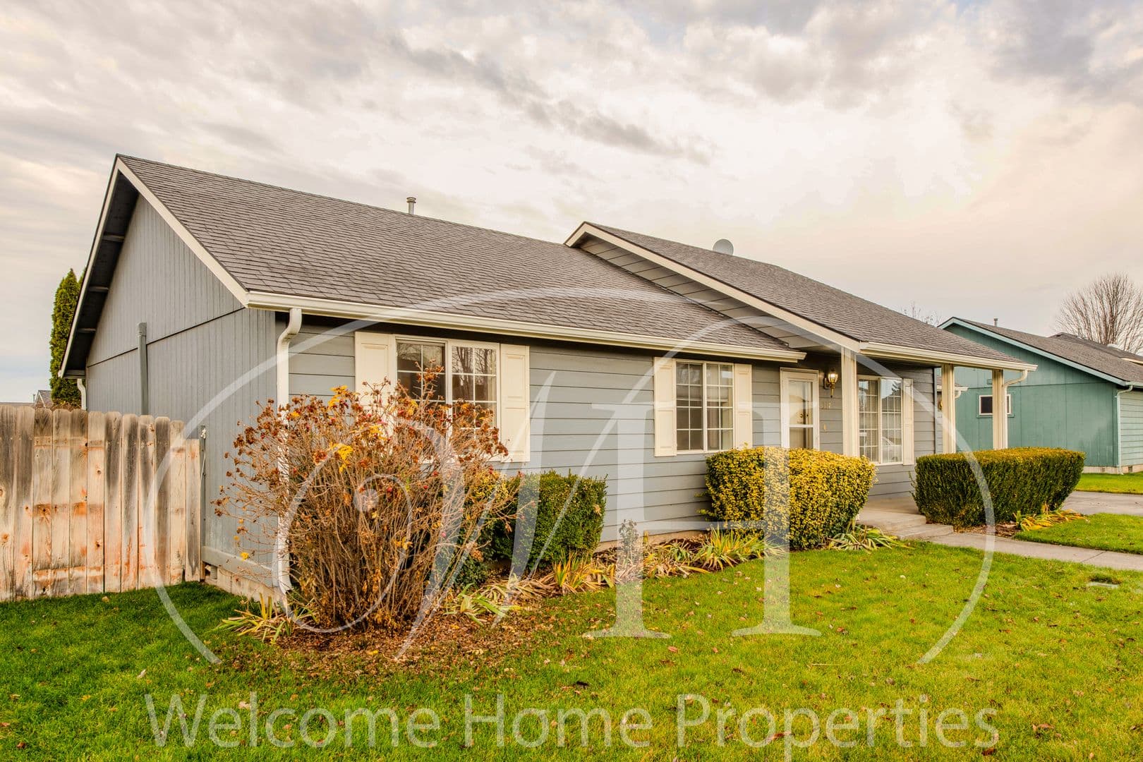 College Place House: 337 NE Kingwood Place