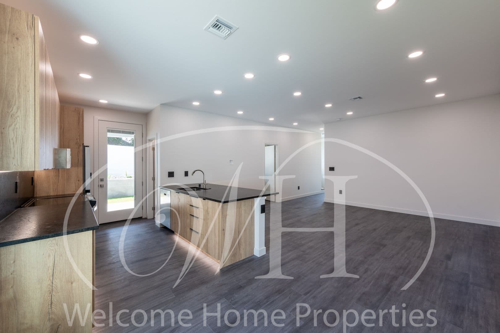 College Place Apartment: 284 NE Maple Ave