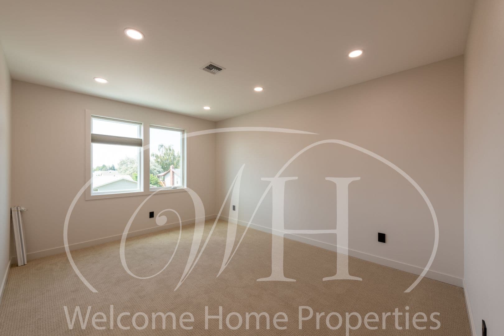 College Place Apartment: 284 NE Maple Ave