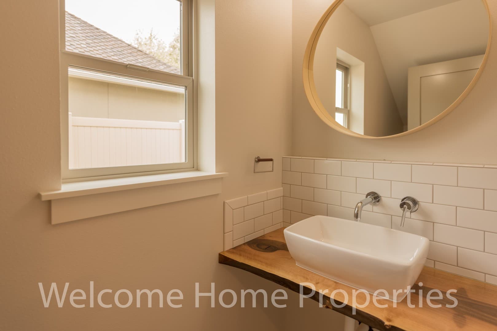 College Place Apartment: 2 NE Hadley Way