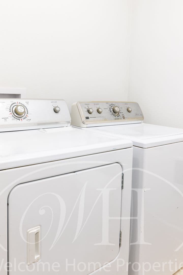 College Place Apartment: 116 SW 6th St
