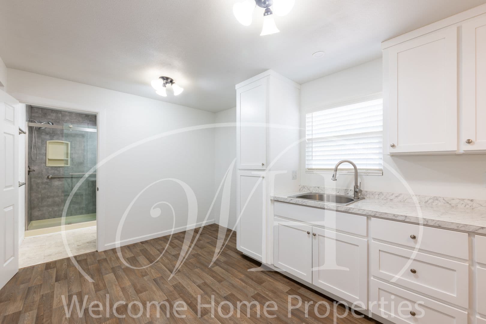 College Place Apartment: 116 SW 6th St