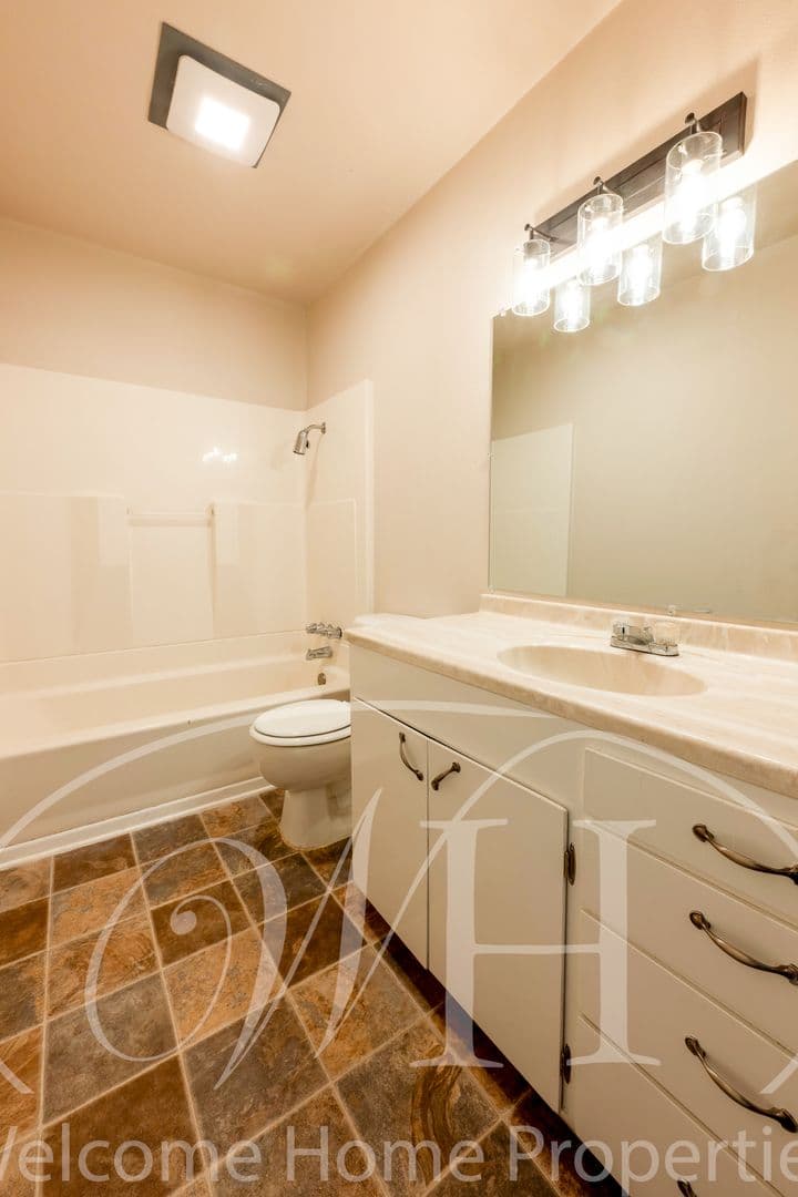 Walla Walla Apartment: 829 S 2nd Ave