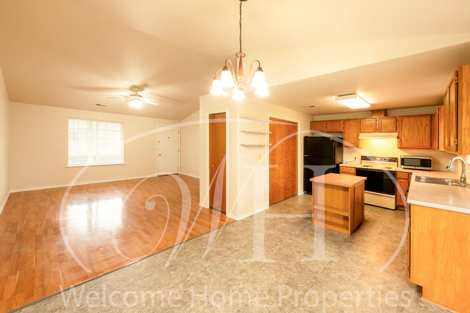 College Place House: 337 NE Kingwood Place