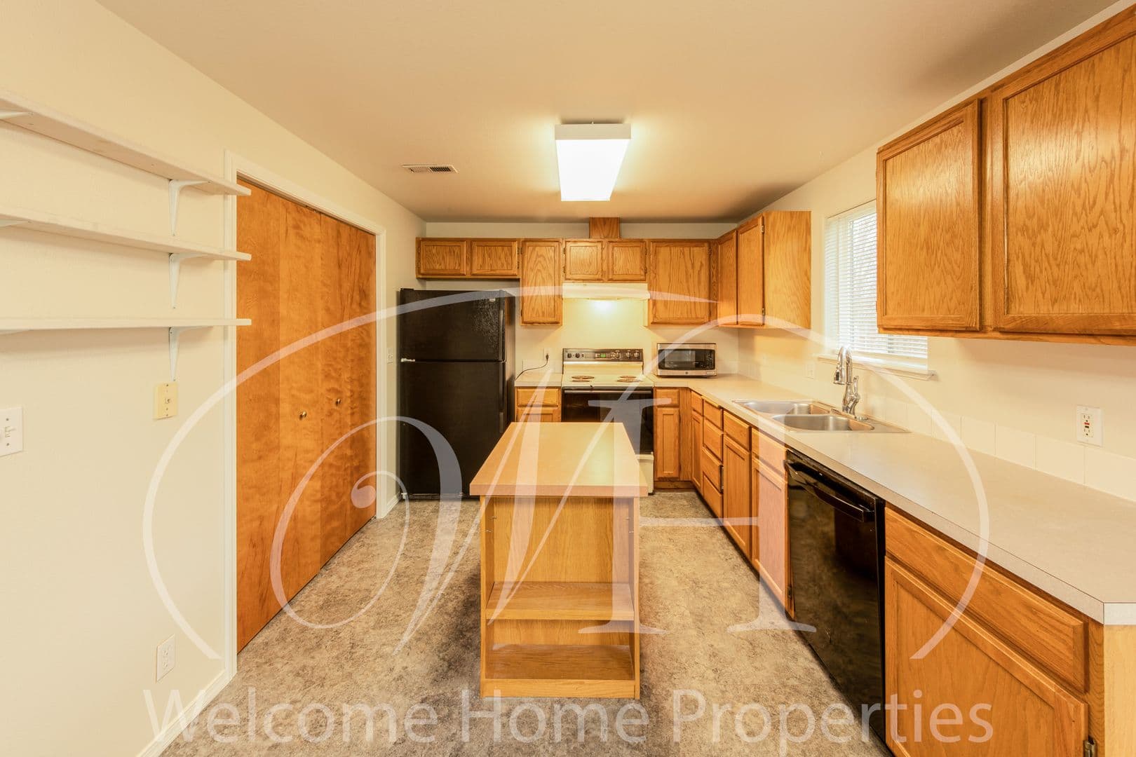 College Place House: 337 NE Kingwood Place